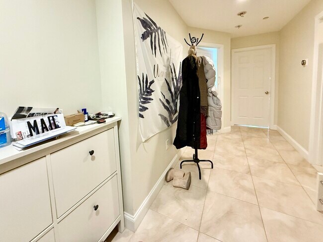 Building Photo - 120 Wyllis Ave