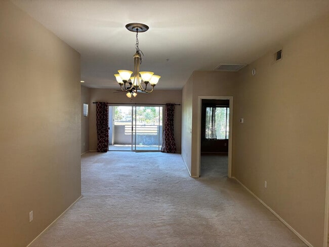 Building Photo - 7401 W Arrowhead Clubhouse Dr
