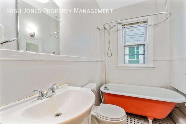 Building Photo - 104 Grote St