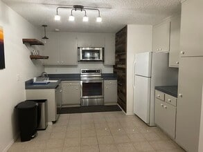 Building Photo - Quiet Corner Unit in Condo Complex
