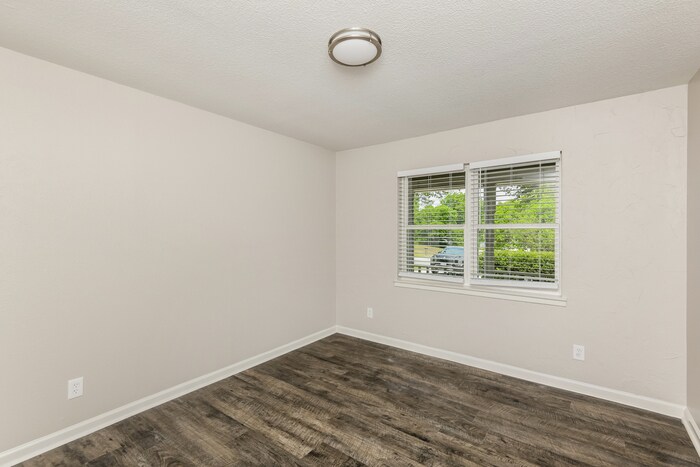 Building Photo - 2417 Skyline Dr