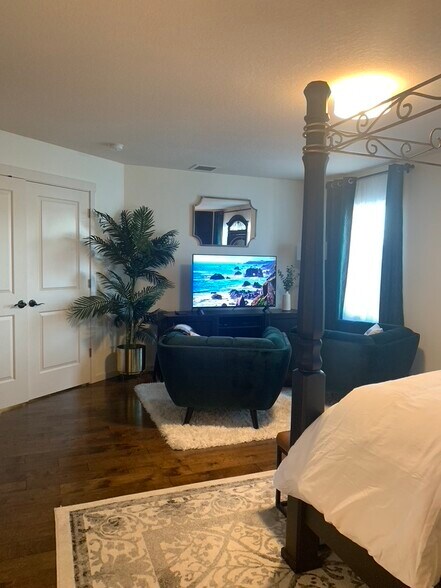 Bedroom 3 (Main Suite) - 5401 NE 66th Dr