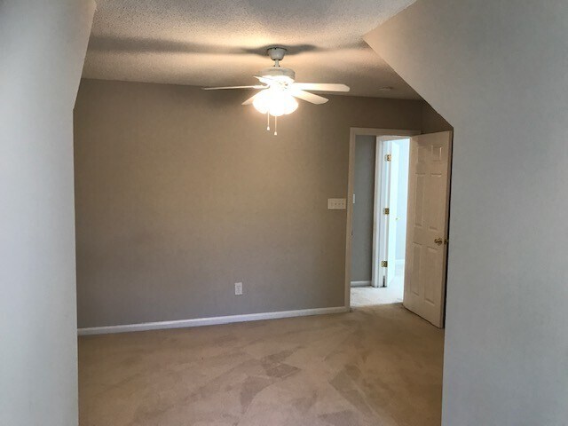 Building Photo - Desired Location for this 3 bedroom 2 bath...