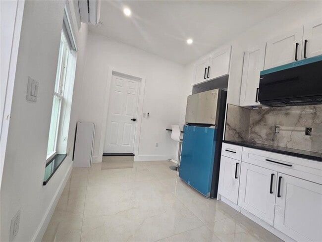 Building Photo - 12913 Islamorada Dr
