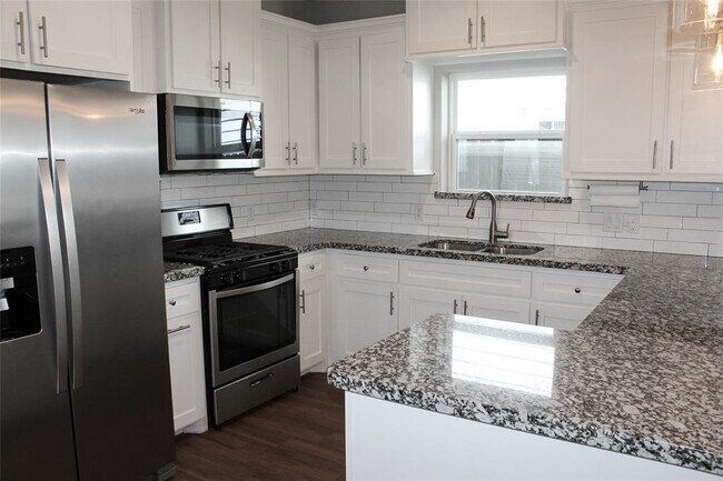 Building Photo - 396 Spooner St