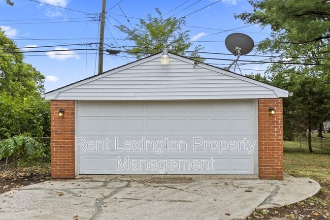 Building Photo - 304 Harvard Dr