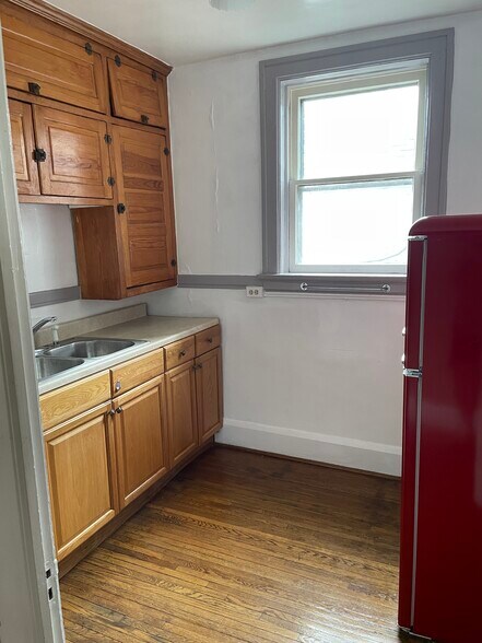 Kitchen - 414 Floyd St
