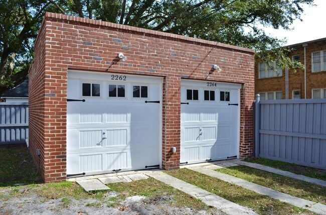 Building Photo - 2262 Myra St