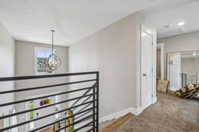 Building Photo - 3 Bedroom 2 1/2 Bathroom Home