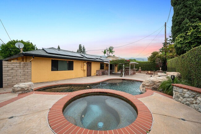 Building Photo - **724 E Cypress Ave Glendora** 4 bedroom 2 bath !!2 weeks free OAC!!