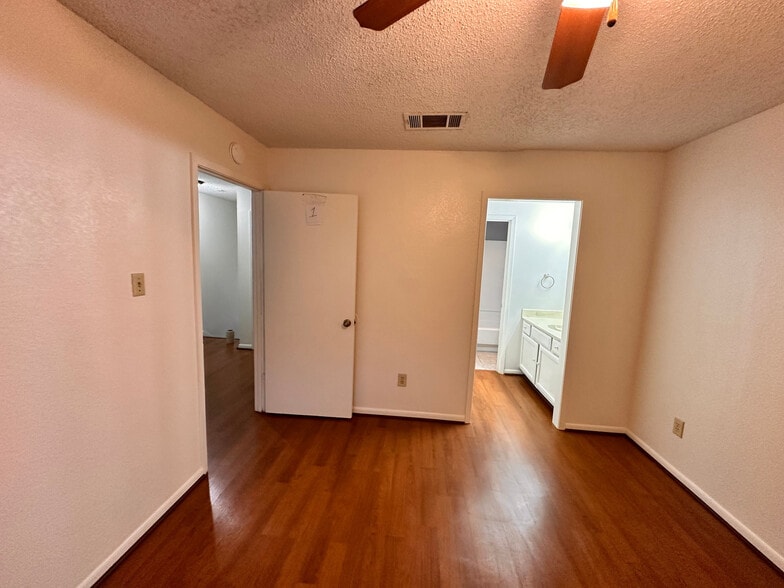 Building Photo - Room in Condo on Beauregard Cir
