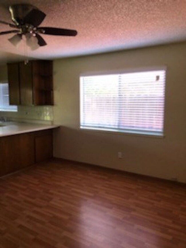 Building Photo - Modesto, 3 bedroom 2 bathroom with a 2 car...