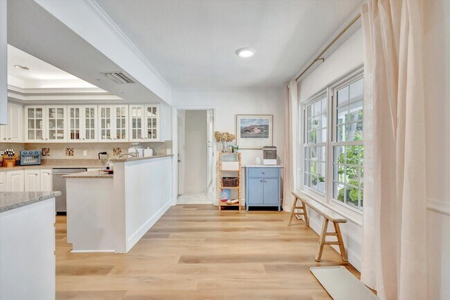 Building Photo - Luxury 5 Bed/4 Bath Pool Home on a Golf Course in Central Sarasota