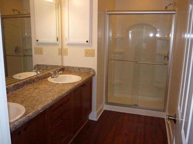 Building Photo - 10012 Hollow Rd SW