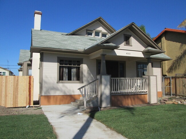 Primary Photo - Large 4 Bedroom Craftsman Style Home in No...