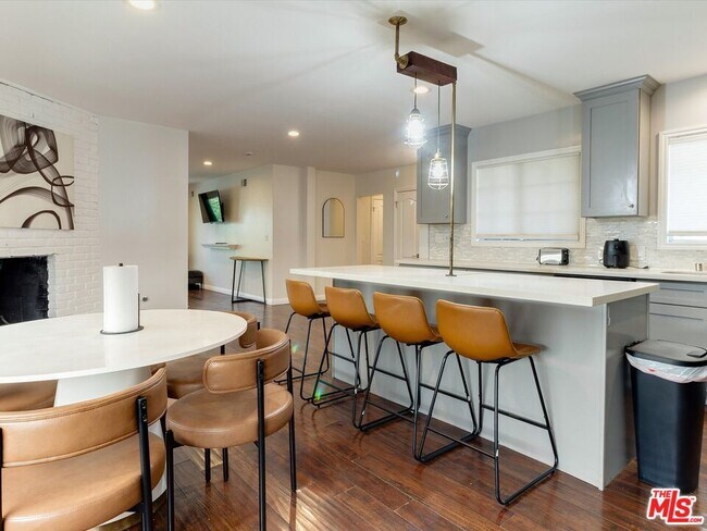 Building Photo - 23109 Mariano St