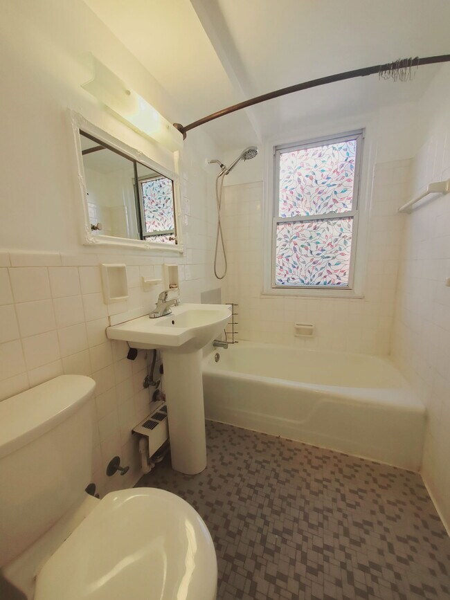 Building Photo - 444 Bedford St