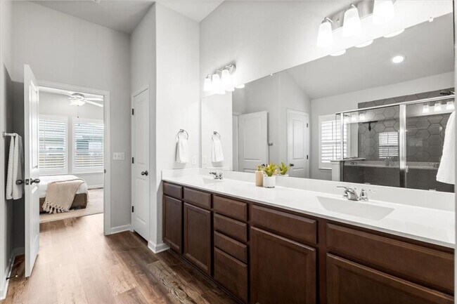 Building Photo - 7909 Catbird Ln