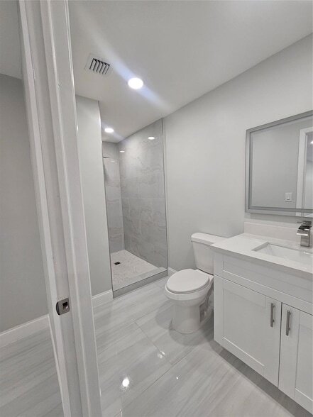 Building Photo - 4072 SW 51st St
