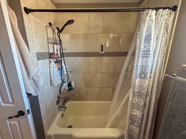 Building Photo - 3685 Ivanhoe St