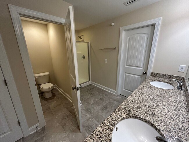 Building Photo - End Unit 3 Bed | 2.5 Bath Townhouse in Cha...