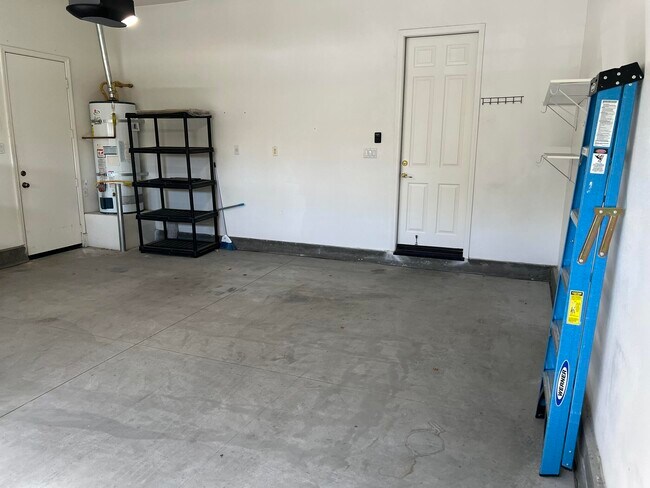 Building Photo - 59 Shoreline Dr