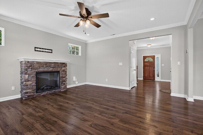 Building Photo - "Spacious 5-Bed featuring TWO PRIMARY SUITES with a beautiful backyard oasis in Norfolk!"