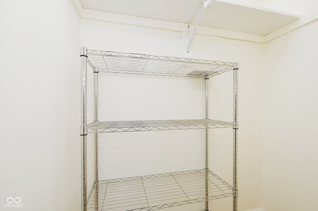 Building Photo - 592 E Vermont St