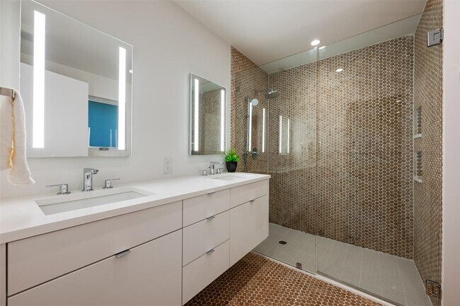 Building Photo - 2314 Westforest Dr
