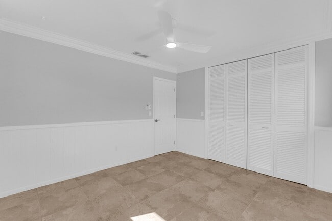 Building Photo - 1180 SW 17th St