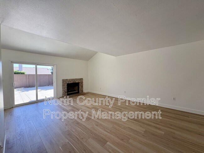 Building Photo - 2995 Lexington Cir