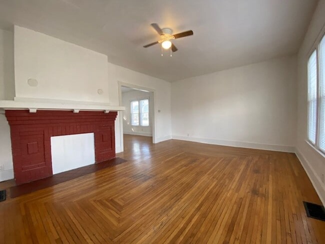 Building Photo - 1723-1725 N LIMESTONE