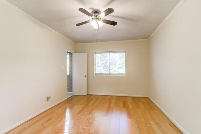 Building Photo - 91 Rumson Rd NE