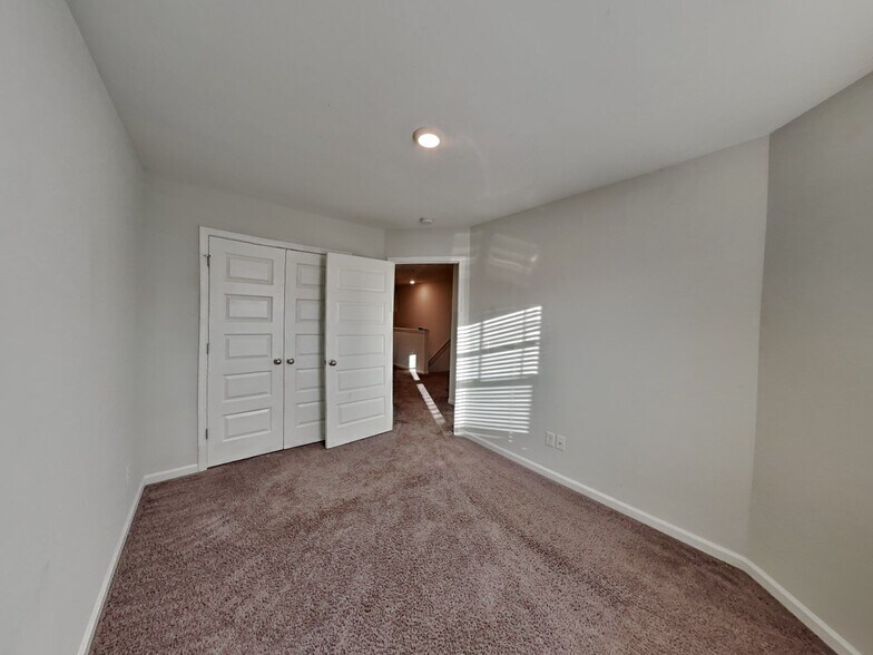 Building Photo - 34 Red Robin Ct