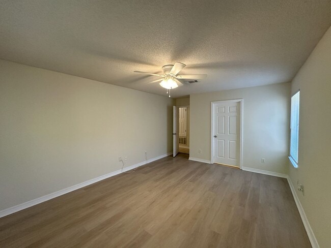 Building Photo - Updated 3 bedroom 2 bath brick home located in the Cottages at Marcus Lake!