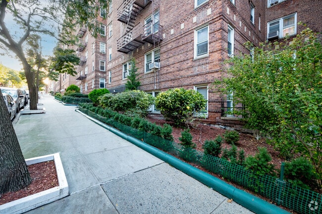 Building Photo - 10255 67th Dr