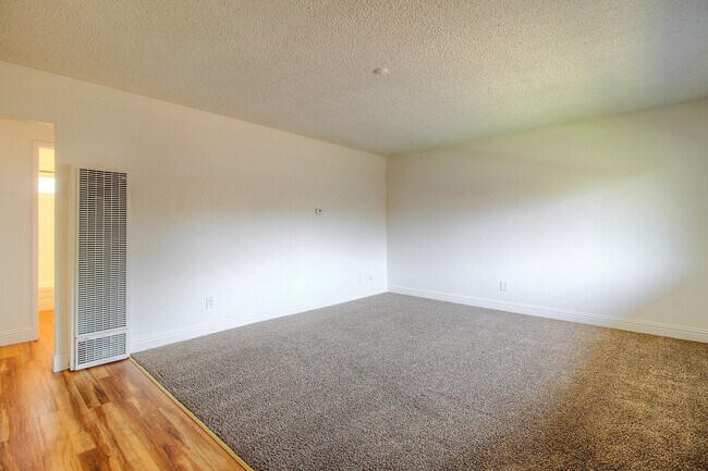Building Photo - 6233 Montecito Blvd