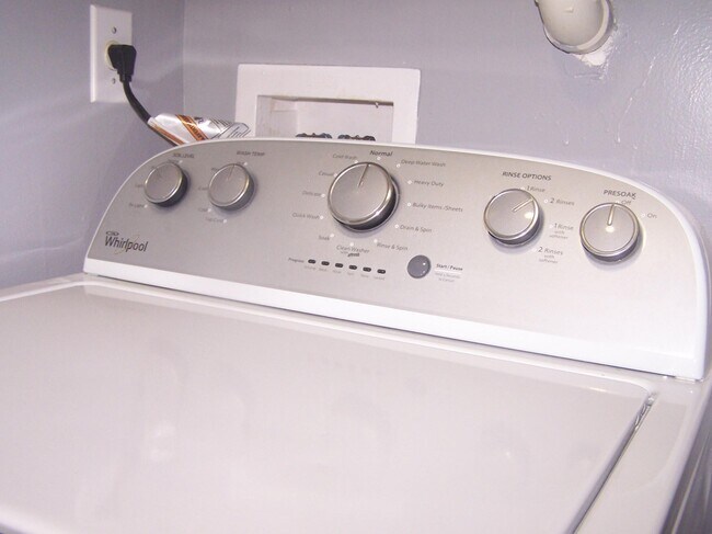 Building Photo - 10372 Fox Trail Rd S