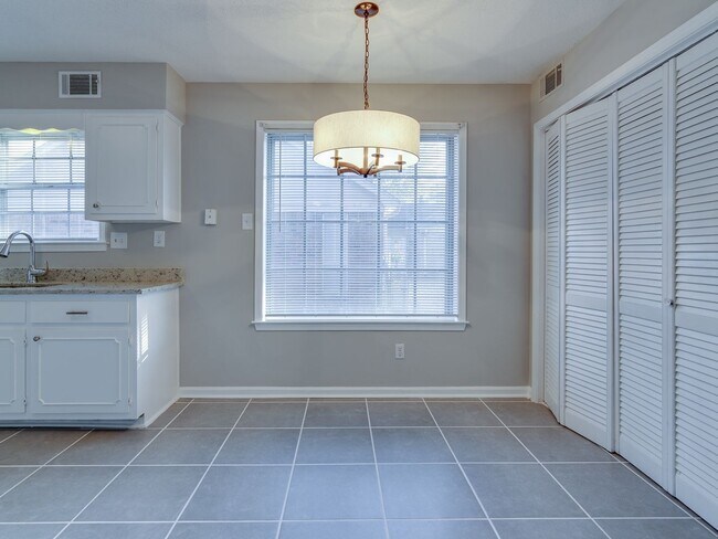 Building Photo - Spacious 4BR/2BA home in Fox Meadows - NEW...
