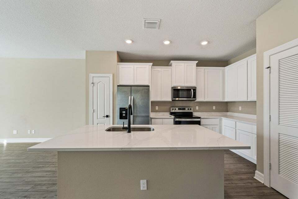 Building Photo - 1817 Party Pl