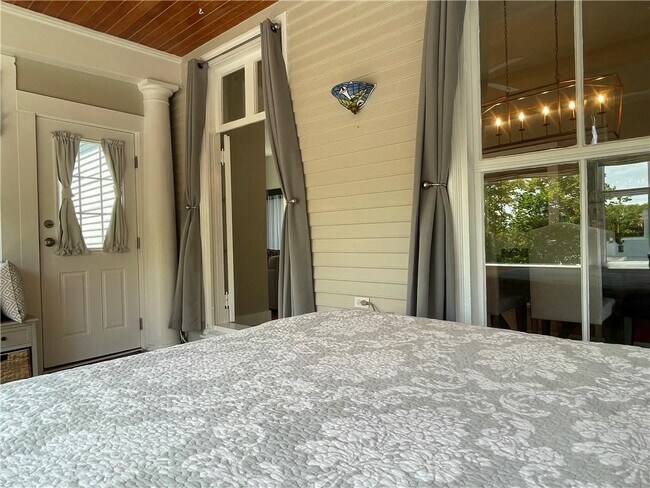 Building Photo - 541 Bellevue Ave