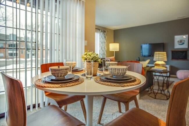 Building Photo - 14 Lincoln Oaks Dr