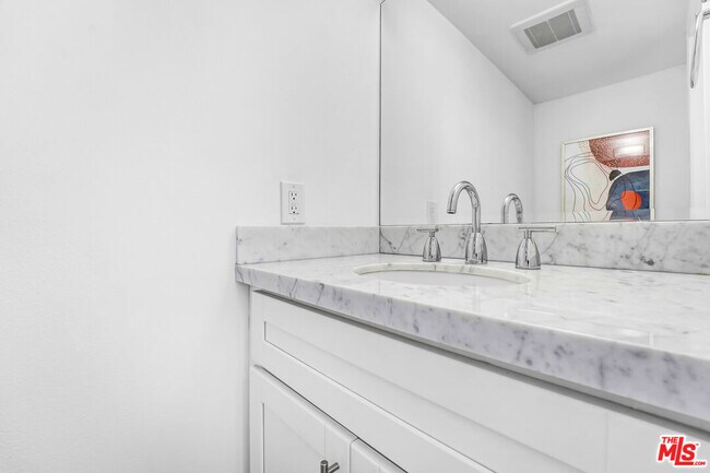 Building Photo - 2812 Anchor Ave