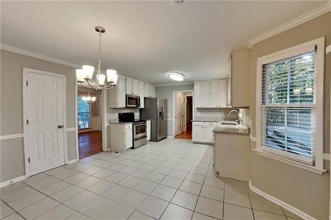 Building Photo - 3371 Chatsworth Way