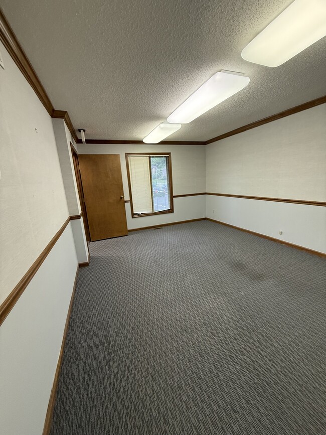 Building Photo - 1010 N University Blvd