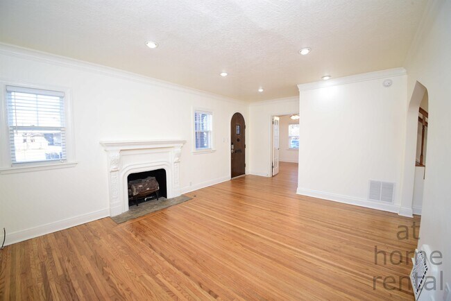 Building Photo - 1740 S Yorktown Ave