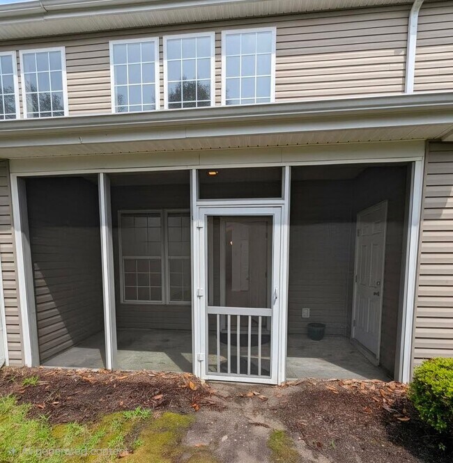 Building Photo - Townhome In Park West