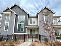 Building Photo - Evolve Real Estate: Spacious 3 Bed 2.5 bath Townhouse with Attached 2 Car Garage AVAILABLE NOW!