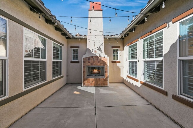 Building Photo - Stunning Single-Story Luxury Home in Coveted Rolling Hills Ranch