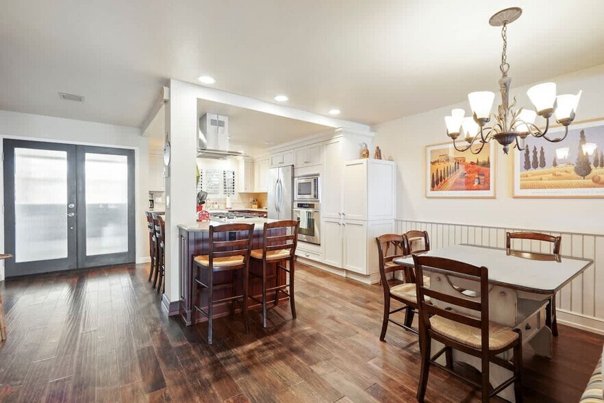 Building Photo - 239 S Helix Ave